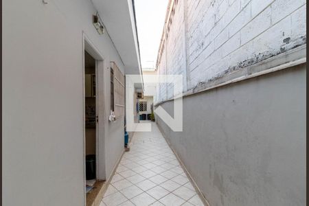 Casa à venda com 180m², 3 quartos e 2 vagas Casa à venda com 180m², 3 quartos e 2 vagasCorredor Lateral