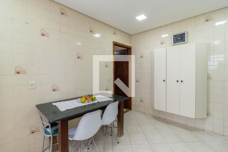 Casa à venda com 180m², 3 quartos e 2 vagas Casa à venda com 180m², 3 quartos e 2 vagasCozinha