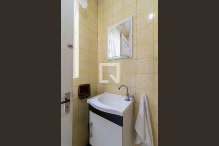 Casa à venda com 180m², 3 quartos e 2 vagas Casa à venda com 180m², 3 quartos e 2 vagasBanheiro de Serviço