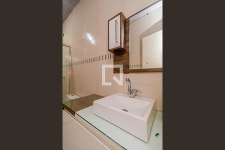 Casa de condomínio à venda com 370m², 4 quartos e 4 vagasBanheiro social