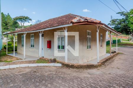 Casa de condomínio à venda com 370m², 4 quartos e 4 vagasFachada