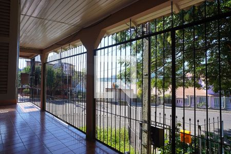 Sala - Varanda - Vista de casa à venda com 4 quartos, 115m² em Jardim Carvalho, Porto Alegre