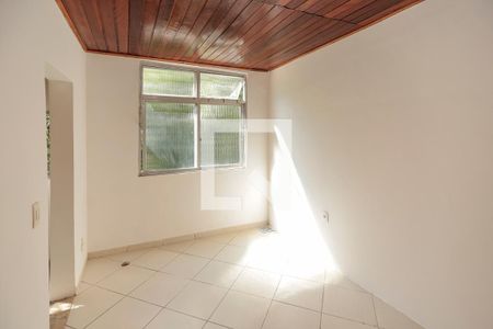 Casa de condomínio à venda com 180m², 3 quartos e 1 vagaÁrea de Serviço