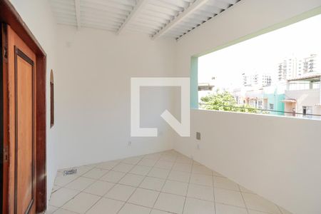 Casa de condomínio à venda com 180m², 3 quartos e 1 vagaVaranda