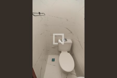 Casa de condomínio à venda com 180m², 3 quartos e 1 vagaBanheiro