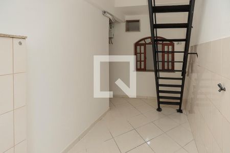 Casa de condomínio à venda com 180m², 3 quartos e 1 vagaÁrea de Serviço