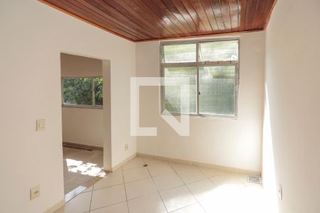 Casa de condomínio à venda com 180m², 3 quartos e 1 vagaÁrea de Serviço