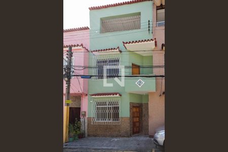 Casa de condomínio à venda com 180m², 3 quartos e 1 vagaFachada