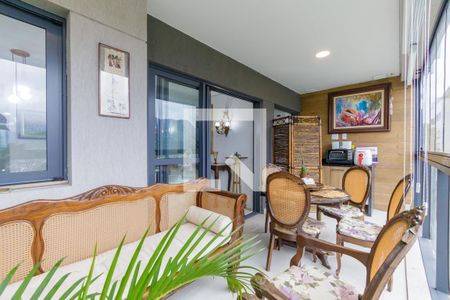 Apartamento à venda com 165m², 4 quartos e 2 vagas Apartamento à venda com 165m², 4 quartos e 2 vagasVaranda