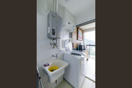 Apartamento à venda com 165m², 4 quartos e 2 vagas Apartamento à venda com 165m², 4 quartos e 2 vagasÁrea de Serviço