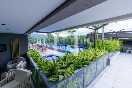 Apartamento à venda com 165m², 4 quartos e 2 vagas Apartamento à venda com 165m², 4 quartos e 2 vagasÁrea Comum Piscina