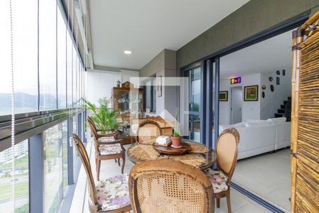 Apartamento à venda com 165m², 4 quartos e 2 vagas Apartamento à venda com 165m², 4 quartos e 2 vagasVaranda