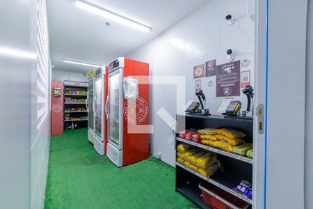 Apartamento à venda com 165m², 4 quartos e 2 vagas Apartamento à venda com 165m², 4 quartos e 2 vagasÁrea Comum Mercadinho