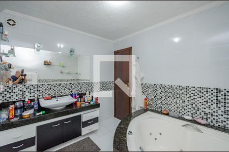 Casa à venda com 900m², 4 quartos e 3 vagasBanheiro Suíte 4