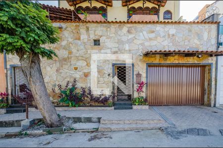 Casa à venda com 900m², 4 quartos e 3 vagasFachada