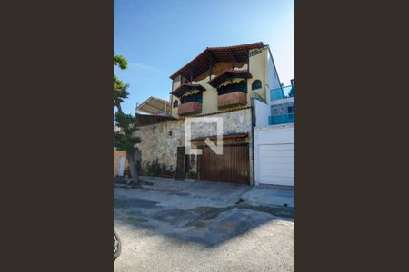 Casa à venda com 900m², 4 quartos e 3 vagasFachada