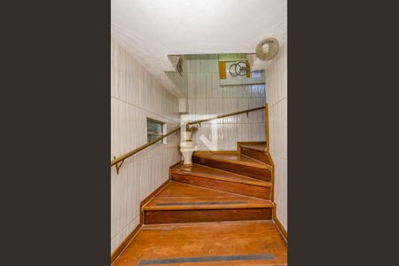 Casa à venda com 900m², 4 quartos e 3 vagasEscada