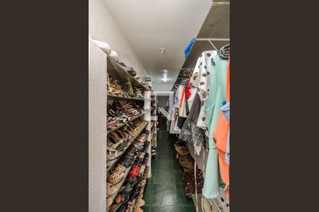 Casa à venda com 900m², 4 quartos e 3 vagasCloset Suíte 4