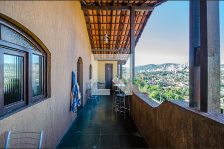 Casa à venda com 900m², 4 quartos e 3 vagasVaranda da Sala de jogos