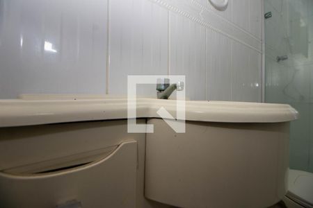 Banheiro de kitnet/studio para alugar com 1 quarto, 50m² em Cristo Redentor, Porto Alegre