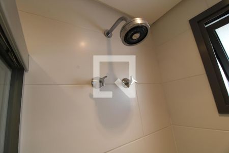 Apartamento à venda com 105m², 2 quartos e 2 vagasChuveiro banheiro da suíte 2