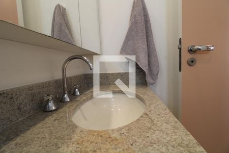 Apartamento à venda com 105m², 2 quartos e 2 vagasPia banheiro da suíte 1