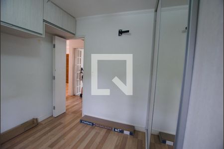 Quarto 1 de apartamento para alugar com 2 quartos, 45m² em Vila Liviero, São Paulo
