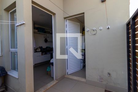 Casa de condomínio para alugar com 412m², 5 quartos e 4 vagasEntrada de serviço