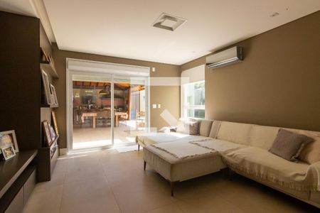 Sala de TV de casa de condomínio à venda com 5 quartos, 412m² em Swiss Park, Campinas