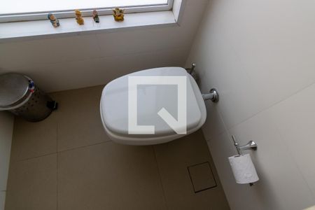 Casa de condomínio para alugar com 412m², 5 quartos e 4 vagasBanheiro de Serviço