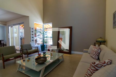 Sala de Estar de casa de condomínio à venda com 5 quartos, 412m² em Swiss Park, Campinas