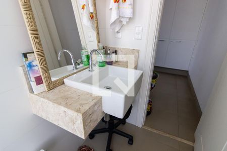 Casa de condomínio para alugar com 412m², 5 quartos e 4 vagasBanheiro de Serviço