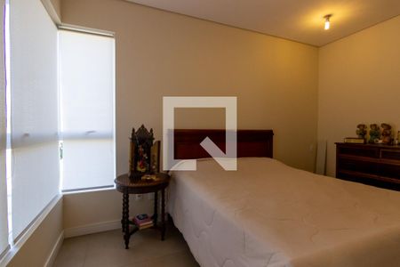 Casa de condomínio para alugar com 412m², 5 quartos e 4 vagasSuíte 1