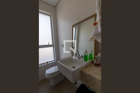 Casa de condomínio para alugar com 412m², 5 quartos e 4 vagasBanheiro de Serviço