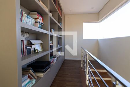 Casa de condomínio para alugar com 412m², 5 quartos e 4 vagasEscada