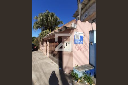 Casa à venda com 231m², 3 quartos e 2 vagasFachada da casa