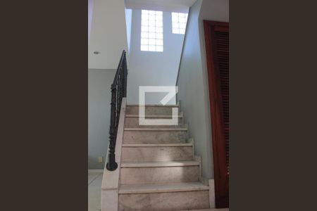 Casa à venda com 231m², 3 quartos e 2 vagasescada