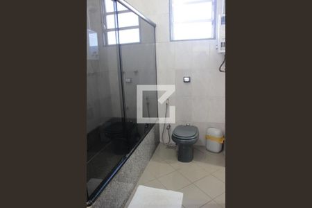 Casa à venda com 231m², 3 quartos e 2 vagasBanheiro da suíte