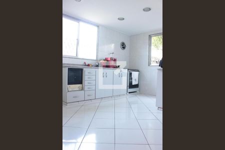 Casa à venda com 231m², 3 quartos e 2 vagasCozinha