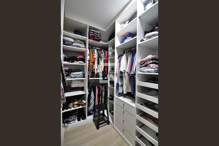 Casa à venda com 286m², 3 quartos e 4 vagasCloset do Quarto 1 - Suíte