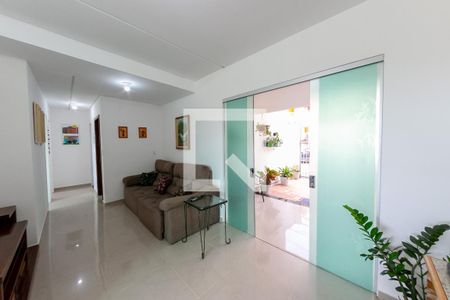 Sala de casa para alugar com 3 quartos, 80m² em Santa Helena (barreiro), Belo Horizonte