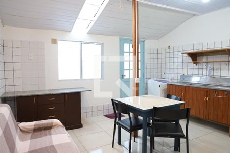 Sala/Cozinha de kitnet/studio para alugar com 1 quarto, 35m² em Cachoeira do Bom Jesus, Florianópolis