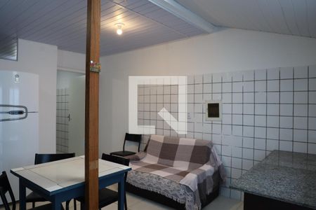 Sala/Cozinha de kitnet/studio para alugar com 1 quarto, 35m² em Cachoeira do Bom Jesus, Florianópolis