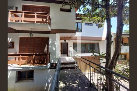 Casa para alugar com 361m², 5 quartos e 3 vagasFachada