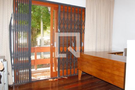 Casa para alugar com 361m², 5 quartos e 3 vagasEscritório