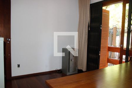 Casa para alugar com 361m², 5 quartos e 3 vagasEscritório