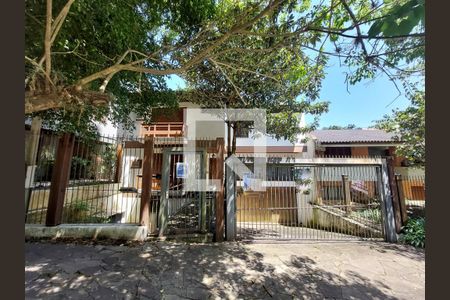 Casa para alugar com 361m², 5 quartos e 3 vagasFachada