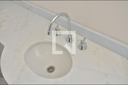 Apartamento à venda com 77m², 3 quartos e 2 vagasBanheiro social