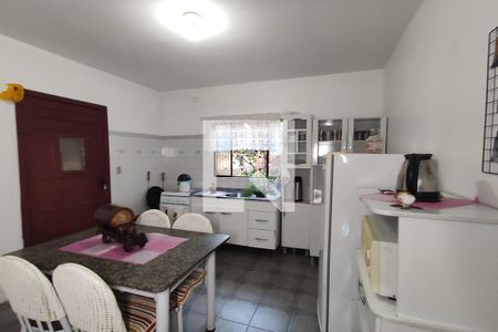 Casa à venda com 180m², 3 quartos e 2 vagas Casa à venda com 180m², 3 quartos e 2 vagasCozinha