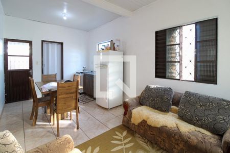 Sala de casa à venda com 4 quartos, 220m² em Mathias Velho, Canoas